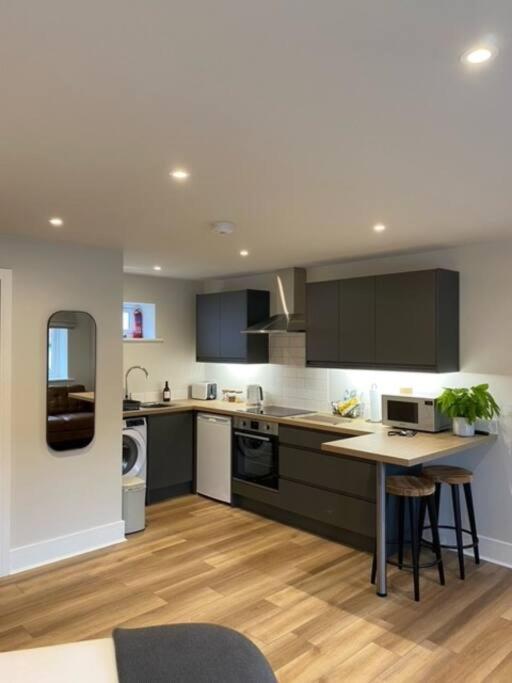 New Modern Studio Apartment Near To City Centre Солсбері Екстер'єр фото